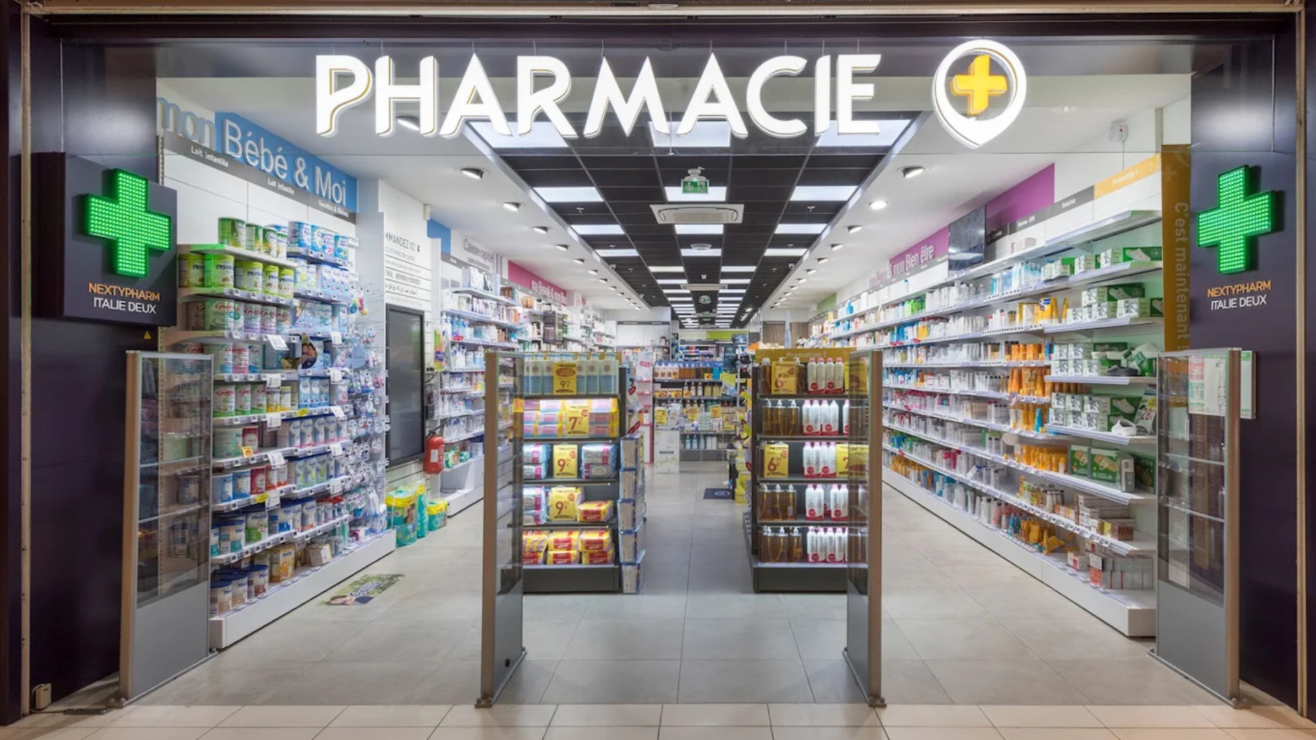 Intérieur de la Pharmacie Italie 2 Nextypharm au Centre Commercial Italie 2, Paris 13
